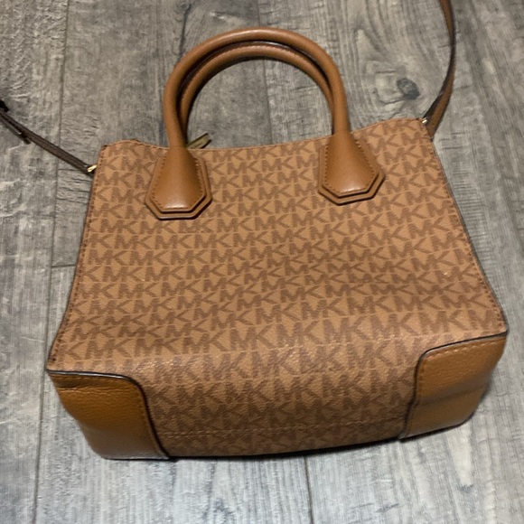 Michael Kors Tan Shoulder Bag - Picture 1 of 10